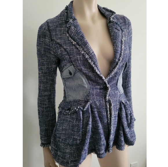 Fitted Textured Blazer with Frayed Edges - Picture 2 of 16